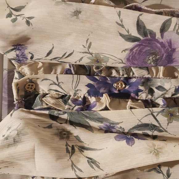 Ruffled Blouse - M - Picture 5 of 8